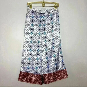 TOPSHOP Satin Culottes, Blue geometric pattern, zipper in back, EUC Size 4